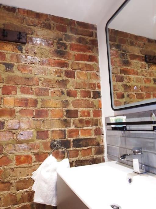 Newly Renovated Stunning Warehouse Apartment Bournemouth Exterior photo